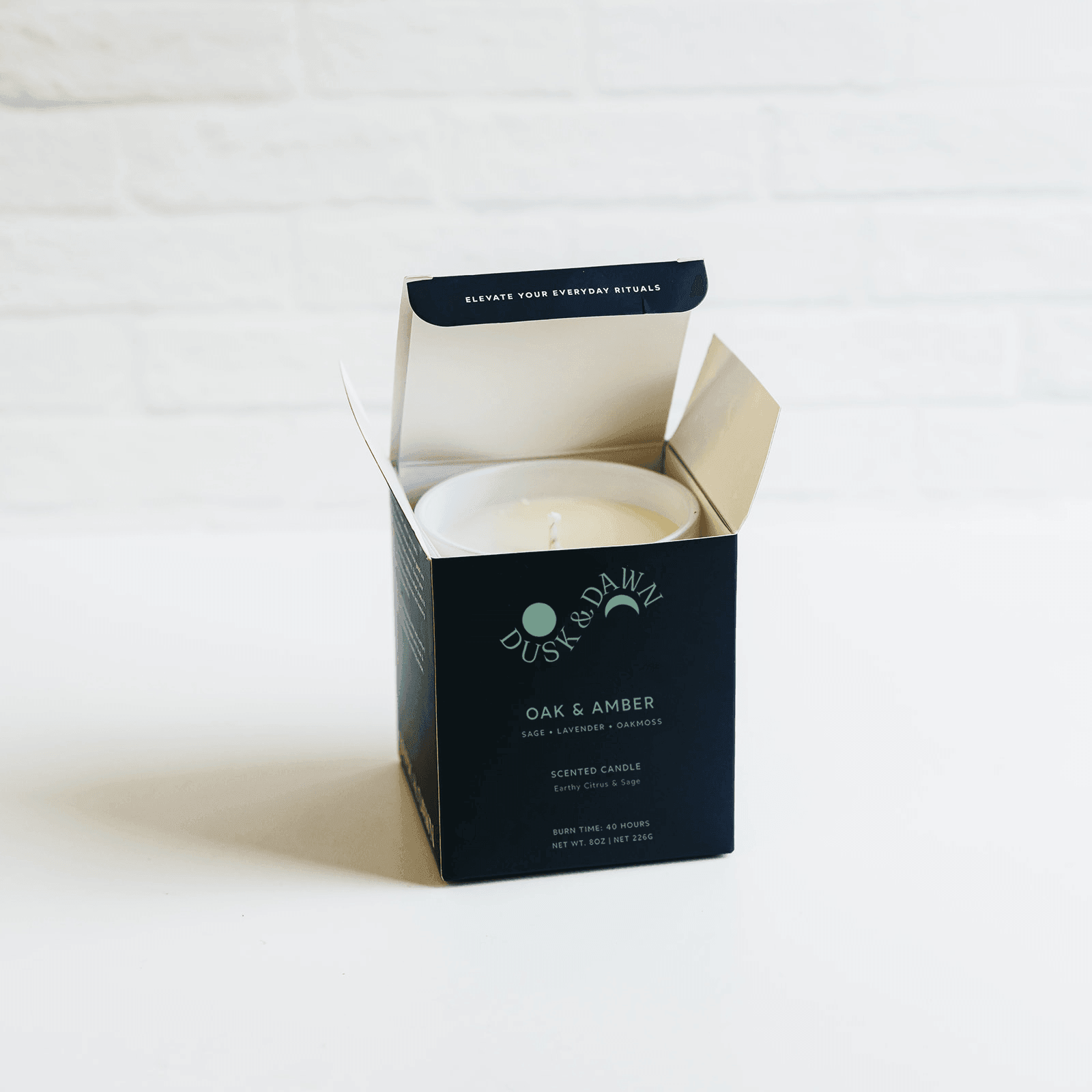 Dusk & Dawn Oak & Amber Soy Candle - Thumbnail 4